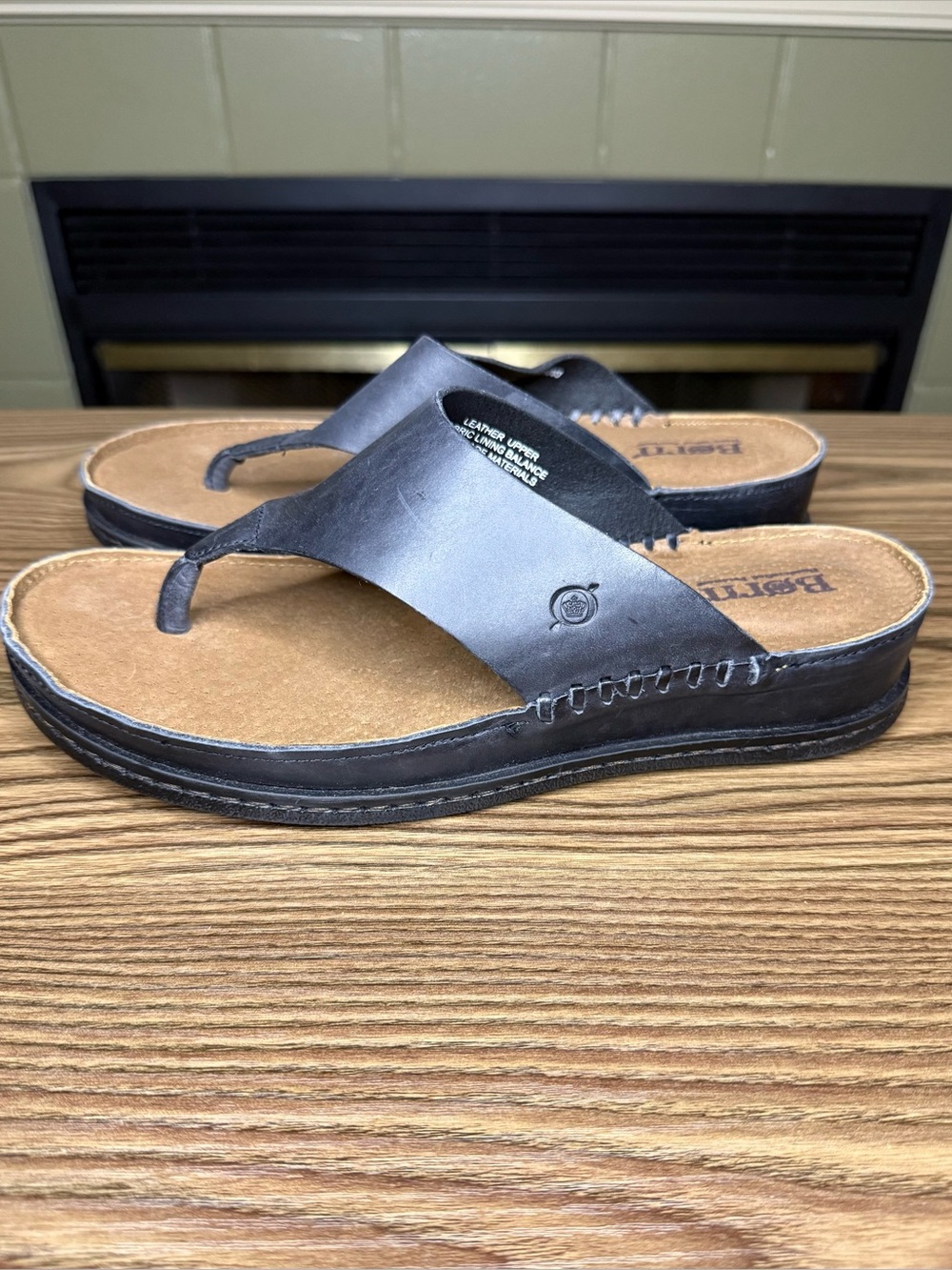 NWOT Born Edie Low Wedge Platform Thong Sandals-Black Leather-Size 9